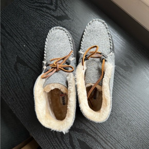MinneTonka Slippers NWT - Picture 3 of 9